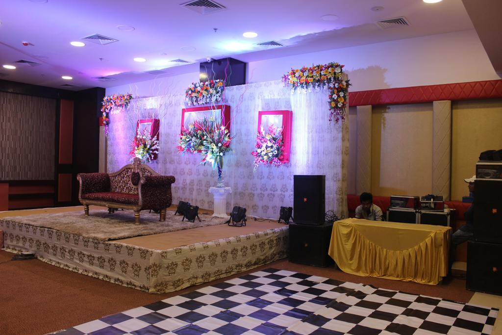 Xenious World Square Hotel Ghaziabad Εξωτερικό φωτογραφία