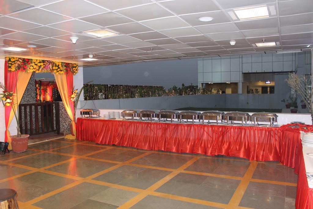 Xenious World Square Hotel Ghaziabad Εξωτερικό φωτογραφία