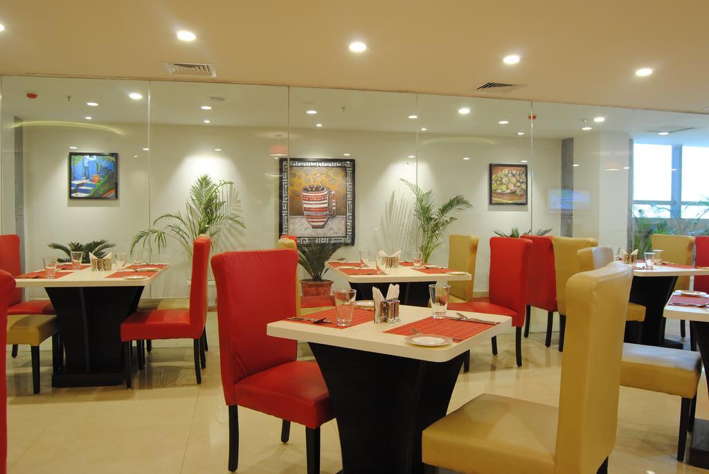 Xenious World Square Hotel Ghaziabad Εξωτερικό φωτογραφία