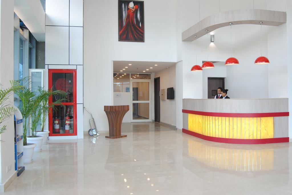 Xenious World Square Hotel Ghaziabad Εξωτερικό φωτογραφία