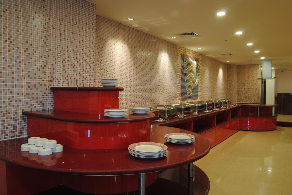 Xenious World Square Hotel Ghaziabad Εξωτερικό φωτογραφία