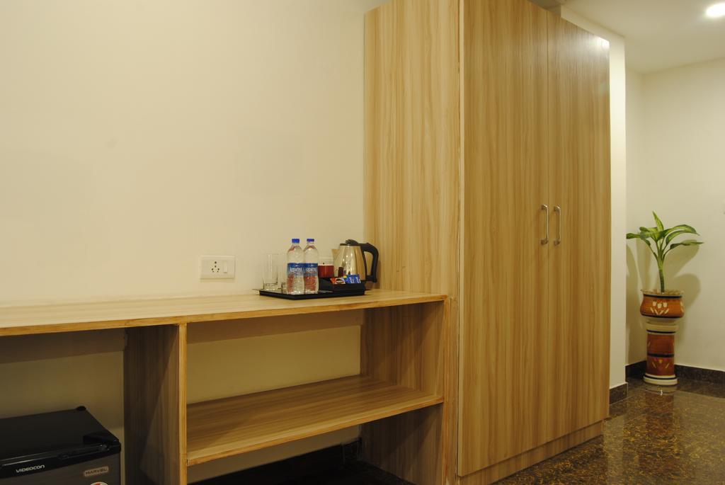 Xenious World Square Hotel Ghaziabad Εξωτερικό φωτογραφία