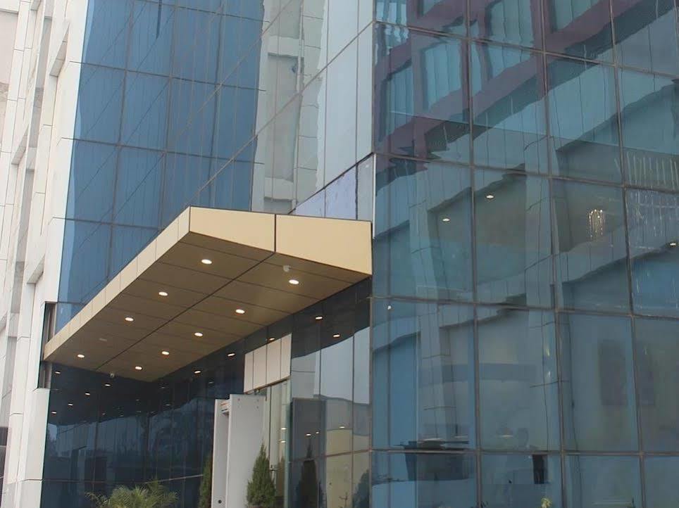 Xenious World Square Hotel Ghaziabad Εξωτερικό φωτογραφία