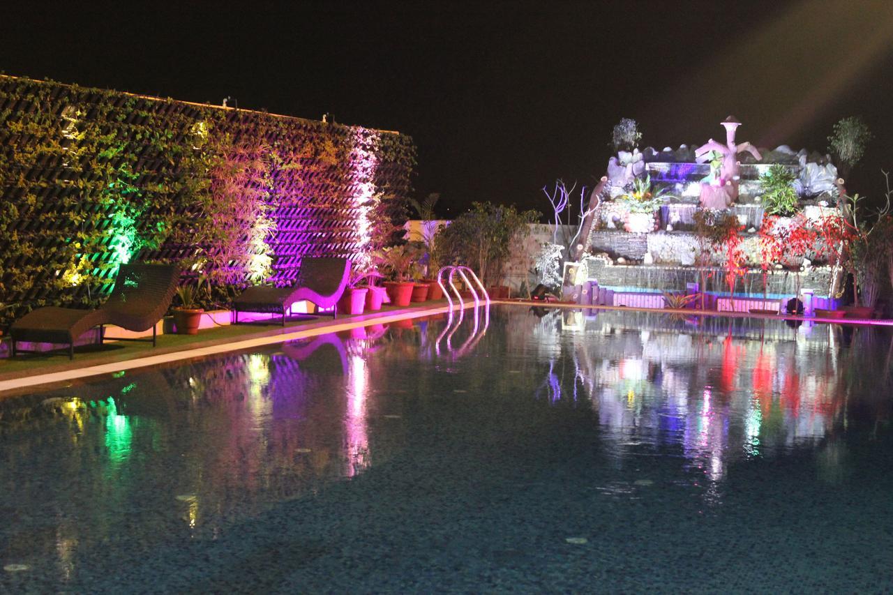 Xenious World Square Hotel Ghaziabad Εξωτερικό φωτογραφία